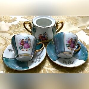 This beautiful vintage hand-painted made in Occupied Japan era (1945-